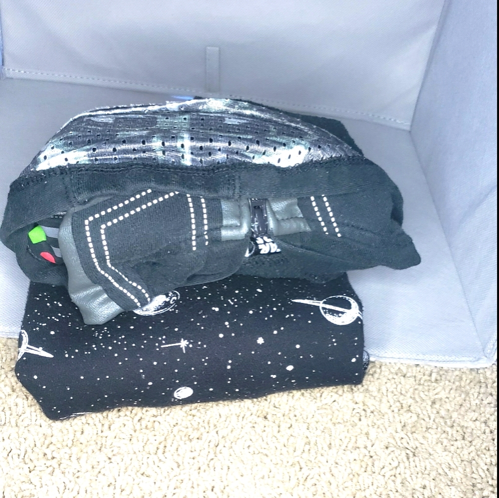Boy sweaters size 3 and 4